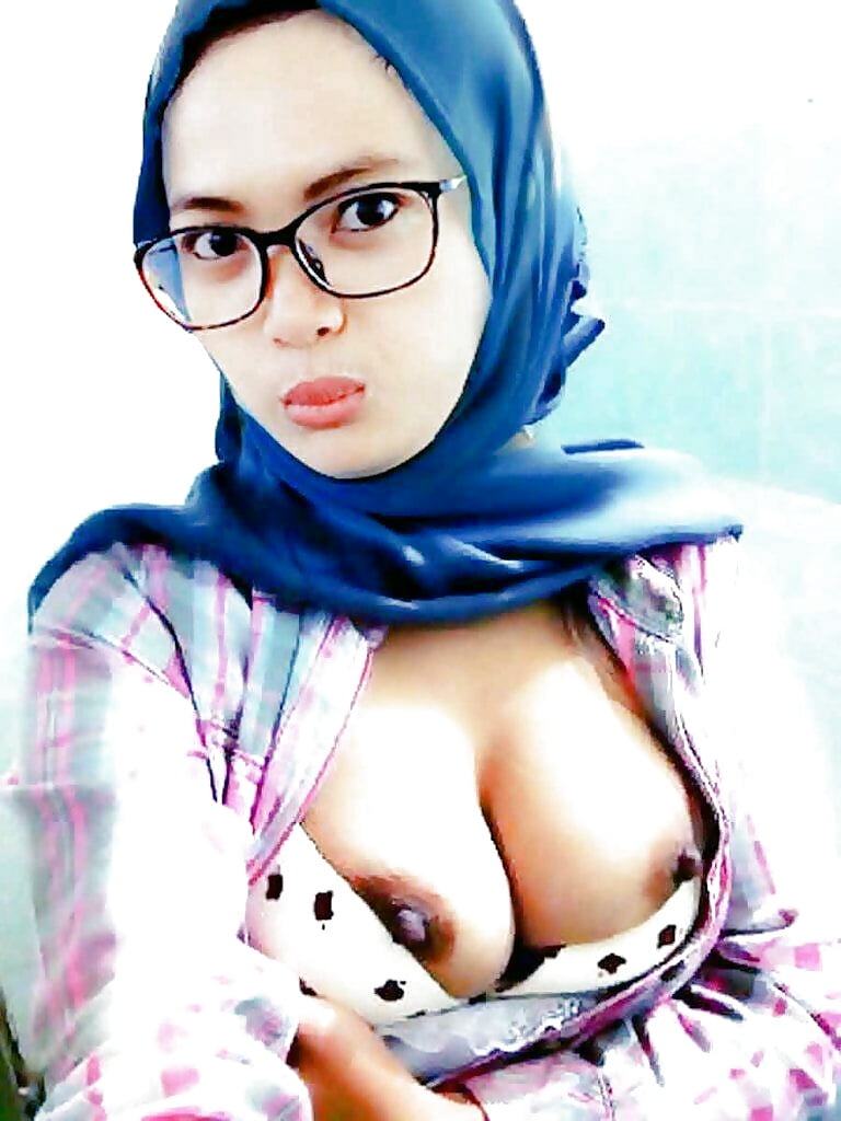Nude arab girl photos