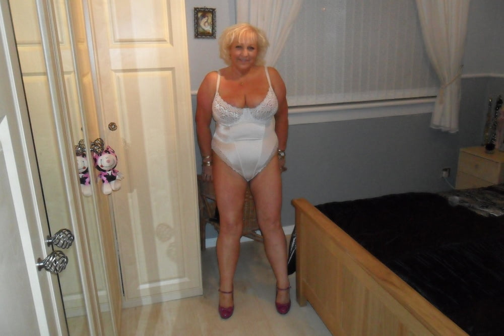 Big Tits Amateur Mature MILF - Wife - GILF - Granny pict gal