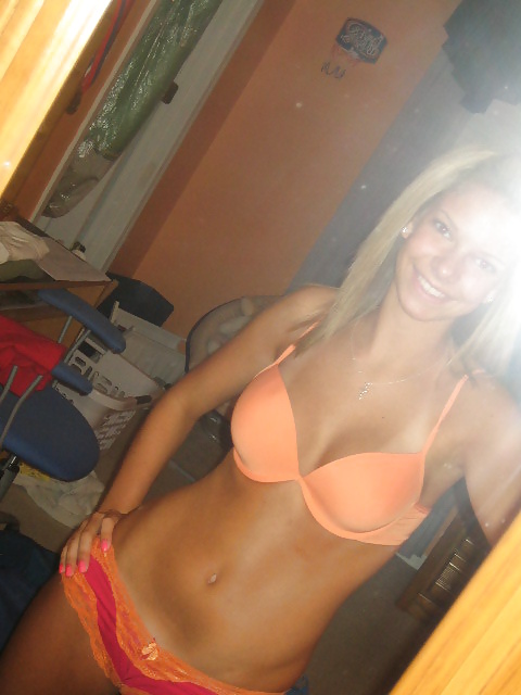 Pretty Amateur Allie pict gal