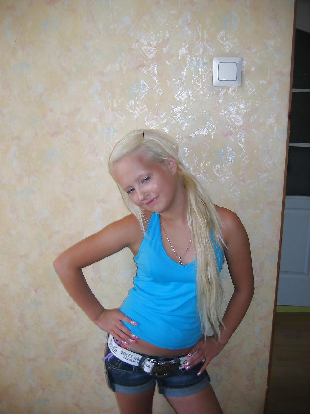 Pretty Amateur Blonde 21 pict gal