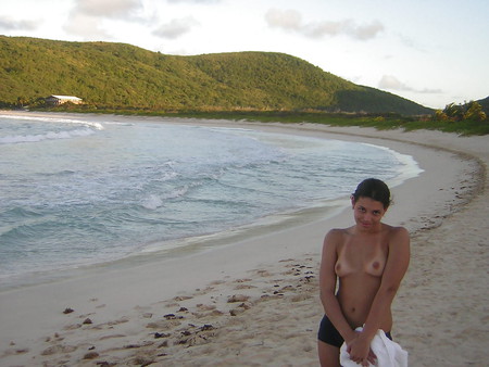 Cubanita girlfriend naked public beach