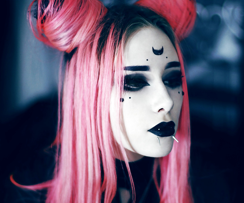 sexy strange goth girl pict gal