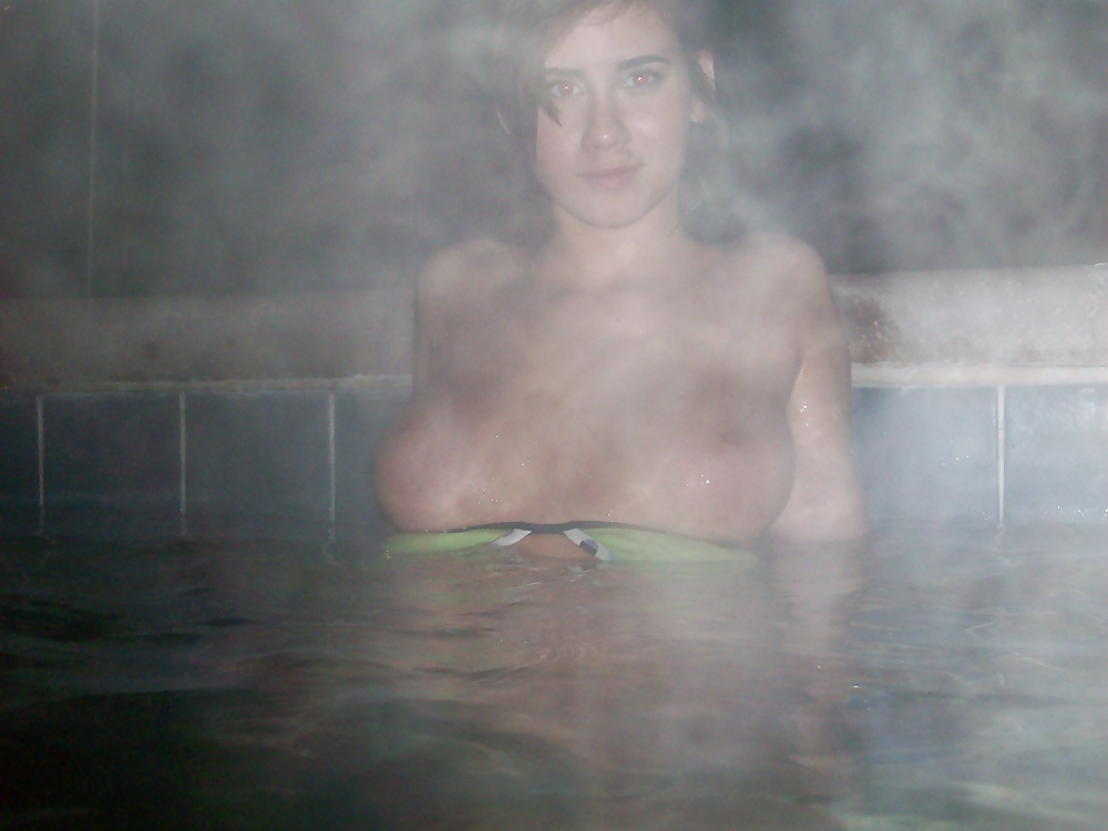 Big breast in the Jacuzzi - Llost Camer pict gal