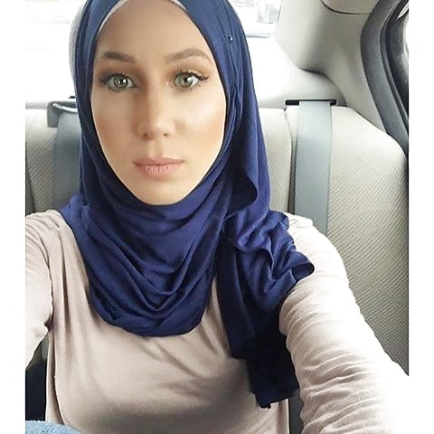 Horny hijabie girl - She need hard sex pict gal