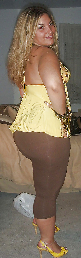 Busty Nanette 2 pict gal