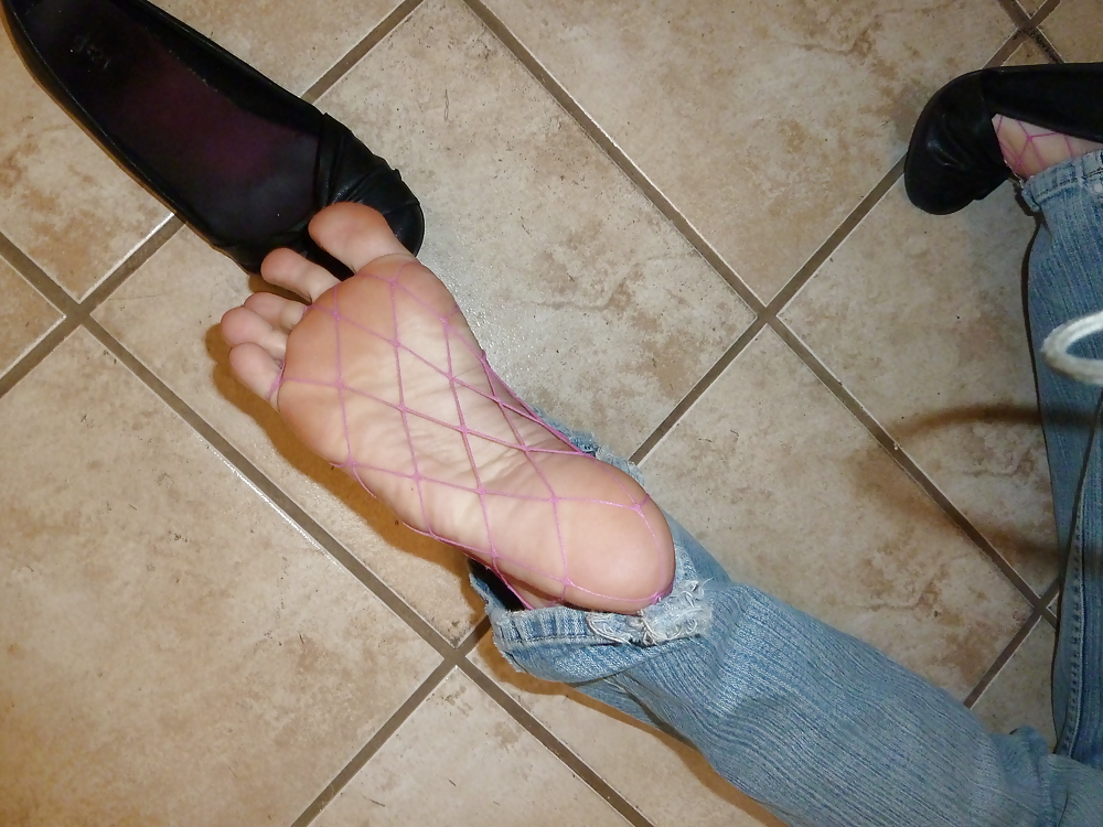 spreading toes pict gal