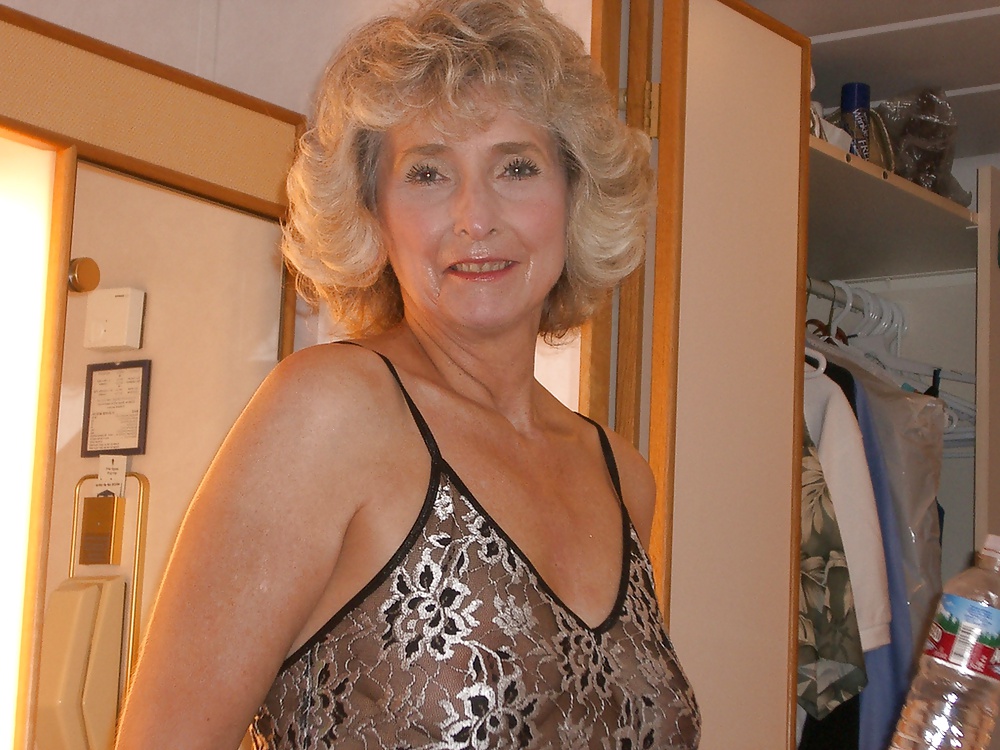 Horny Granny Loves To Pose pict gal