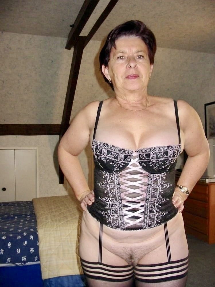 Sexy granny & mature- 19 Photos 