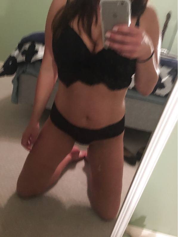 Brunette Stripper GF Selfies pict gal