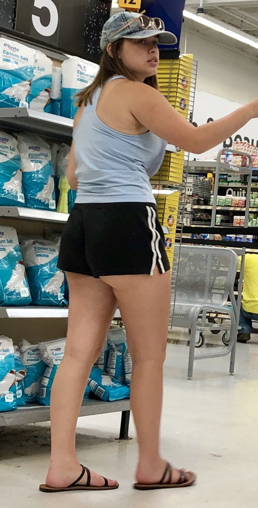 sexy-teen-in-walmart-top-teen-british-pornstar