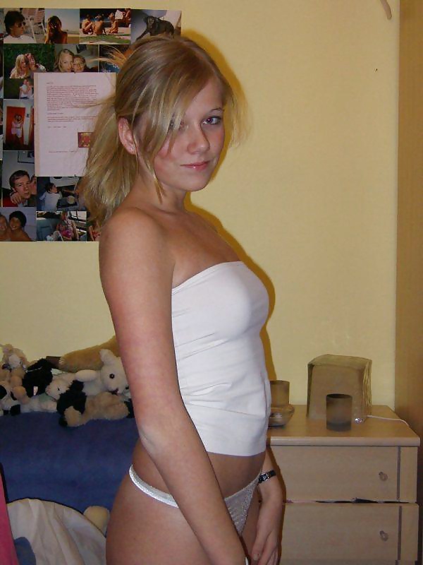 Hot 18 Blond Amateur Teen pict gal