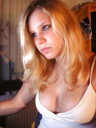 Sexy Blonde German Amateur Teen pict gal
