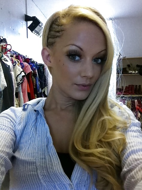 amazing blond self-shot pict gal