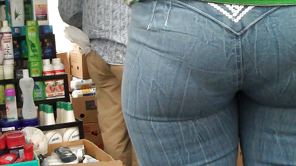 Tight ass & butt in jeans outlining panties so fine pict gal