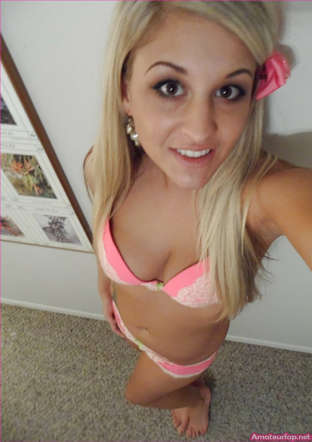 Amateur Teen Is Totally Crazy With Dildos pict gal