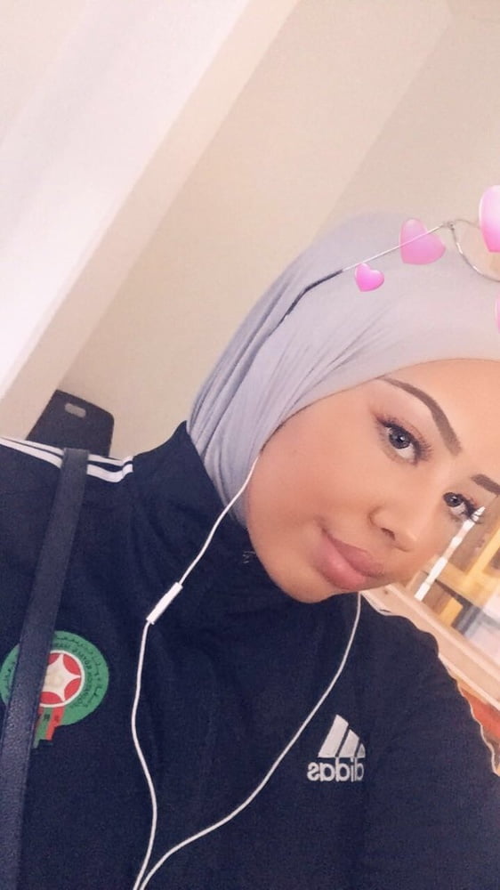 hot hijab bitch with big juicy lips pict gal