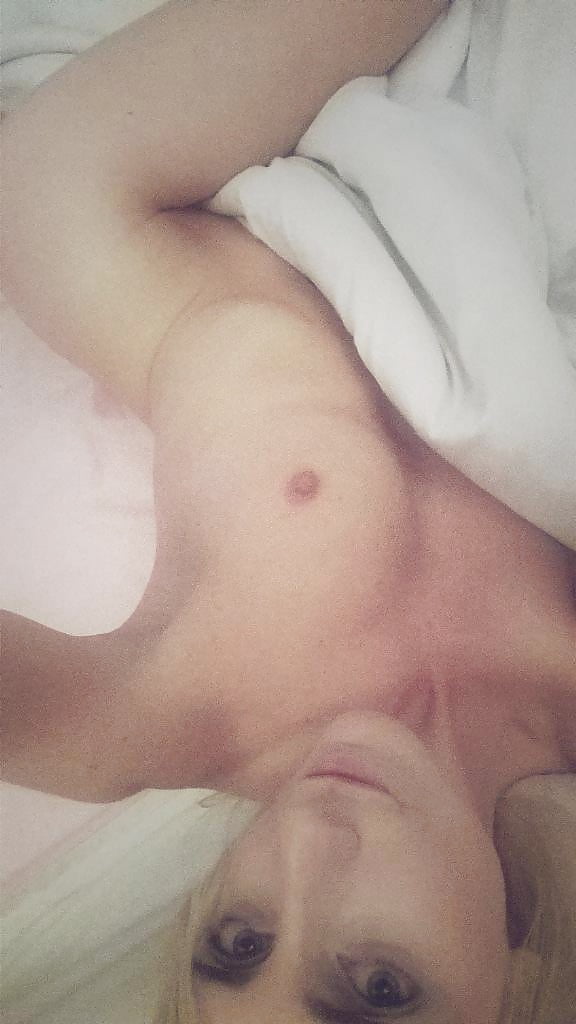 Teen bitch selfie mirror shots pict gal