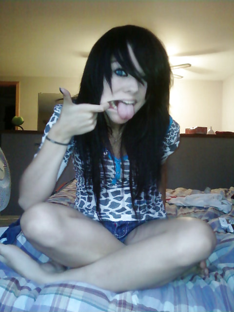 EMO Queen Bailey (NonNude) pict gal