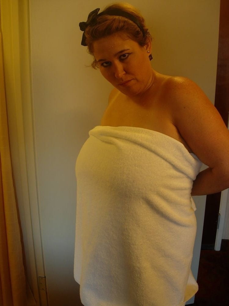 BBW Wife Georgia Has A Bath - 31 Photos 