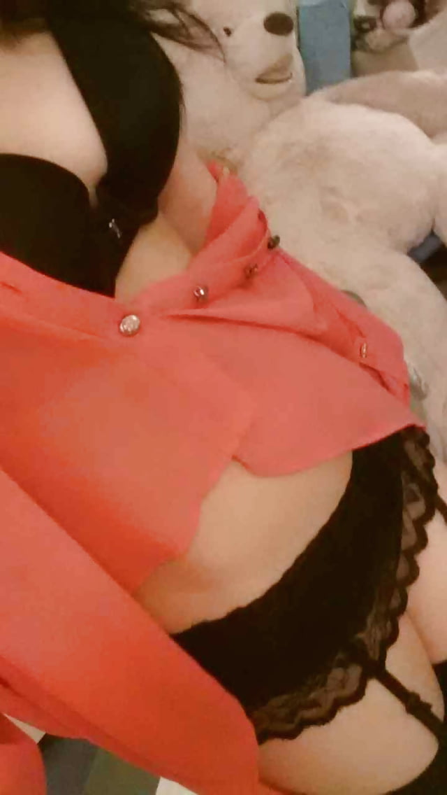 Busty Asian pict gal