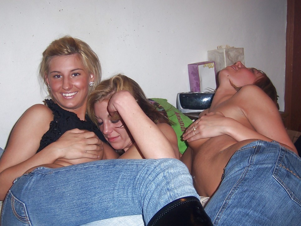 Hot FFF Threesome pict gal