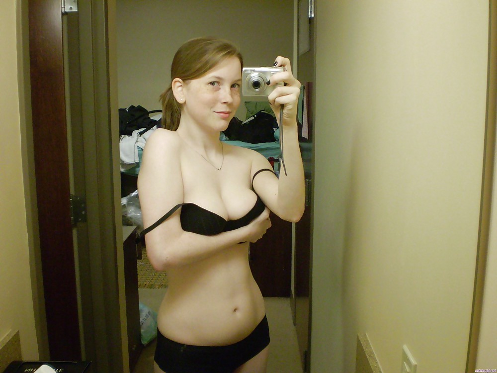 SELF SHOT BUSTY TEEN pict gal