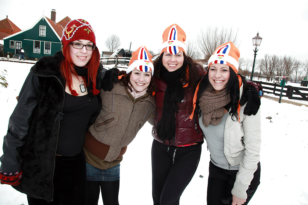 Julia,Elisa,Britt & Gylve on the Dutch Ice. pict gal