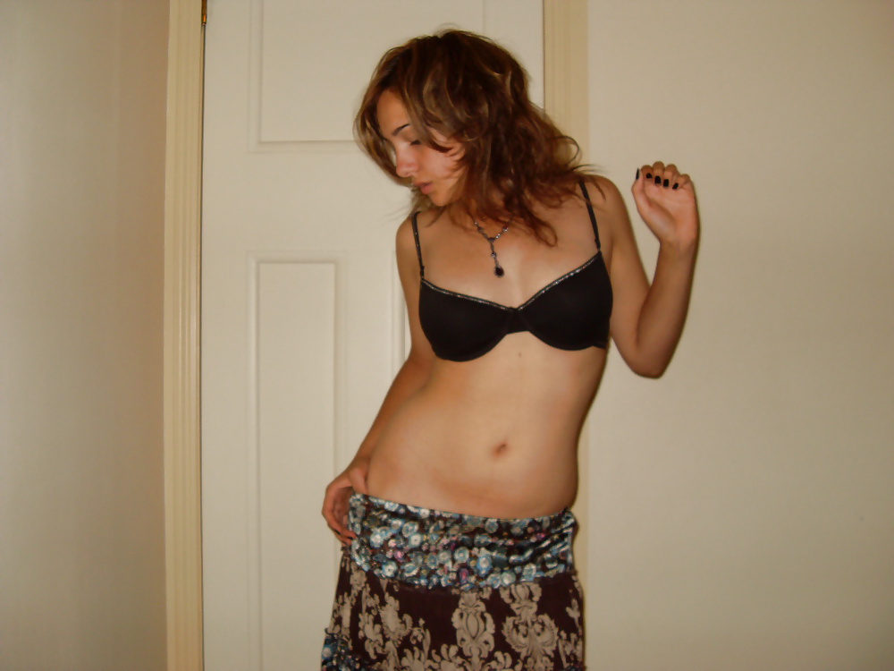 tiny latino pict gal