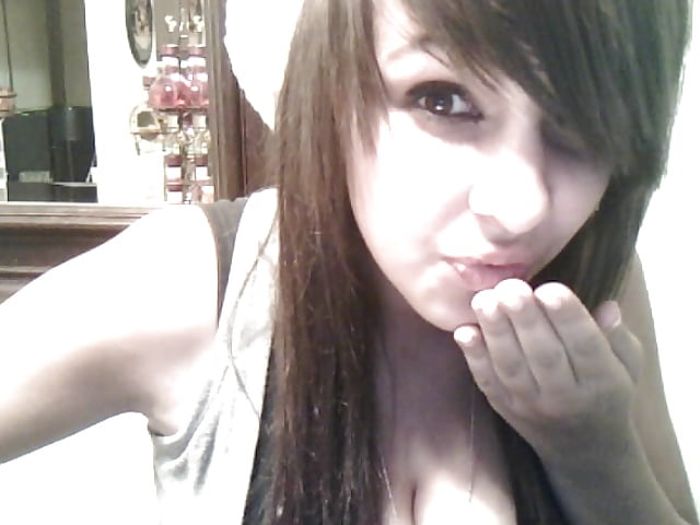 Yet more Emo pict gal