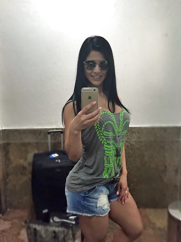 Latina Women 14 pict gal