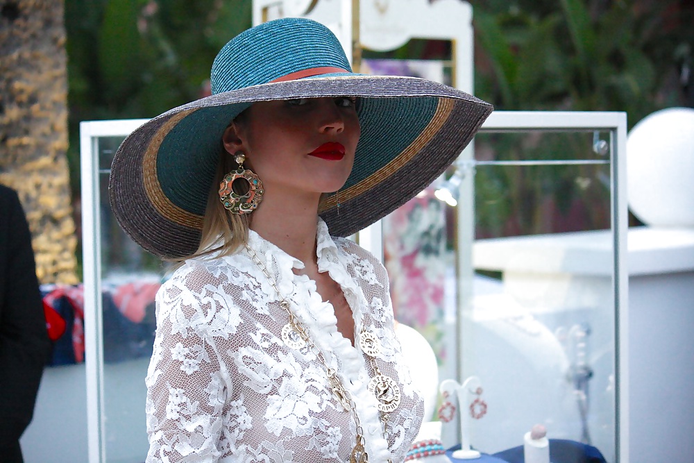 Being Hot 4 pict gal