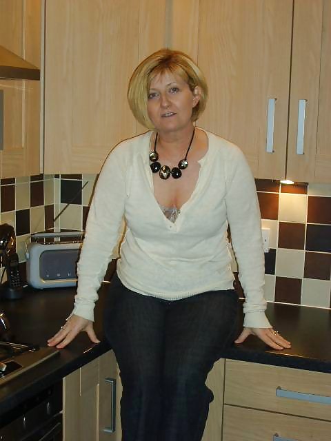 Mature Blonde Wife pict gal