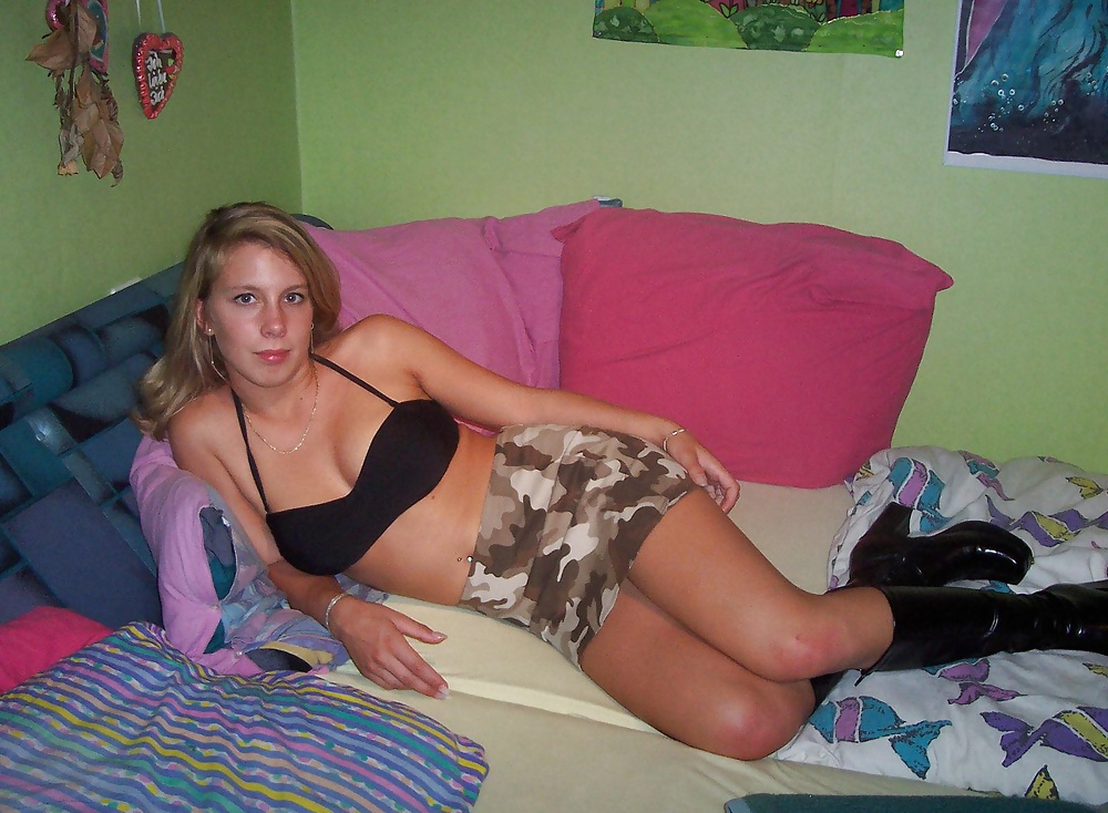 Blond in underwear pict gal
