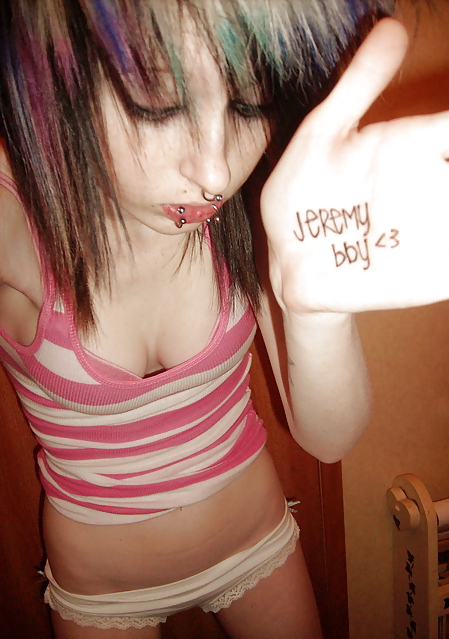 Hot Young Non Nude Emo Girl pict gal
