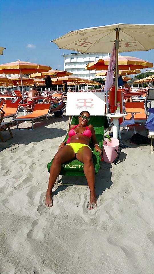 Italian MILF  Ada fb pict gal