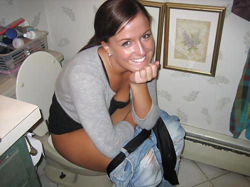 Girls on toilets pict gal