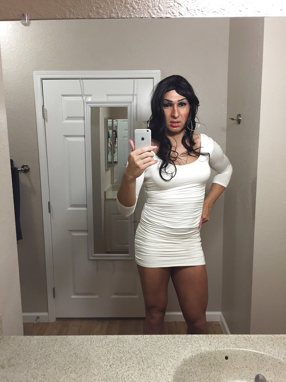 White bodycon dress- Veronica Mendez pict gal