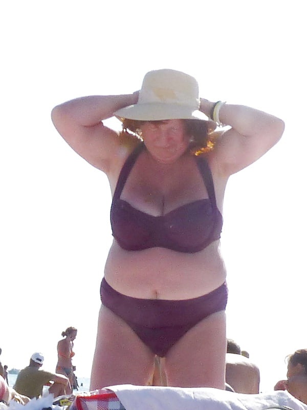 Mature Grannies on the beach! Amateur mixed! pict gal