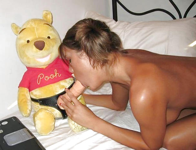 Girls and her teddy bears pict gal