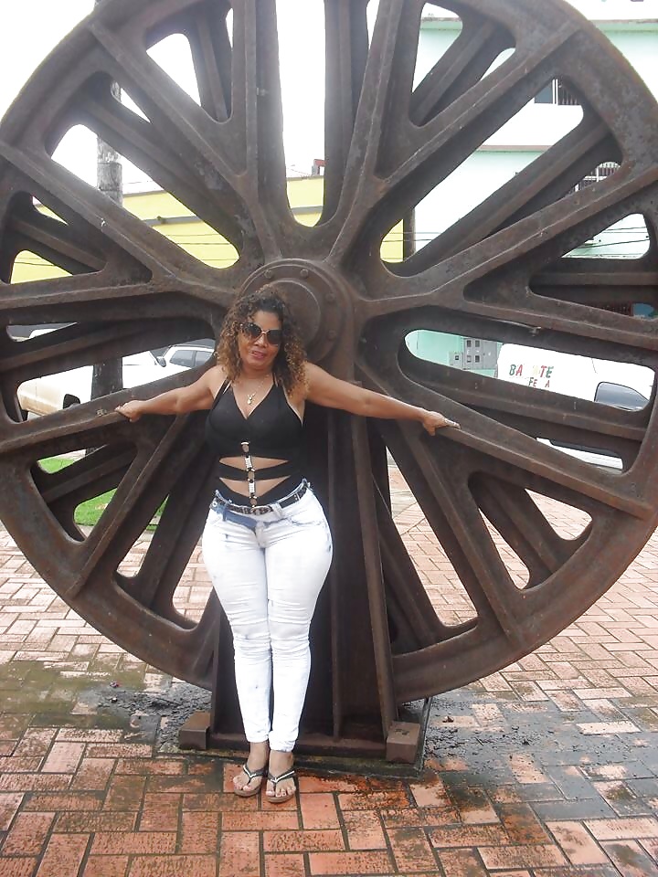 Puta,culona y fea del face (meyre) pict gal