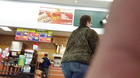 PAWG BIG BUTT CULONA BBW GRANNY IN TIGHT JEANS VPL