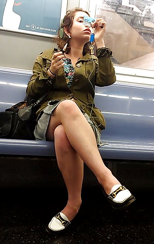 New York Subway Girls pict gal