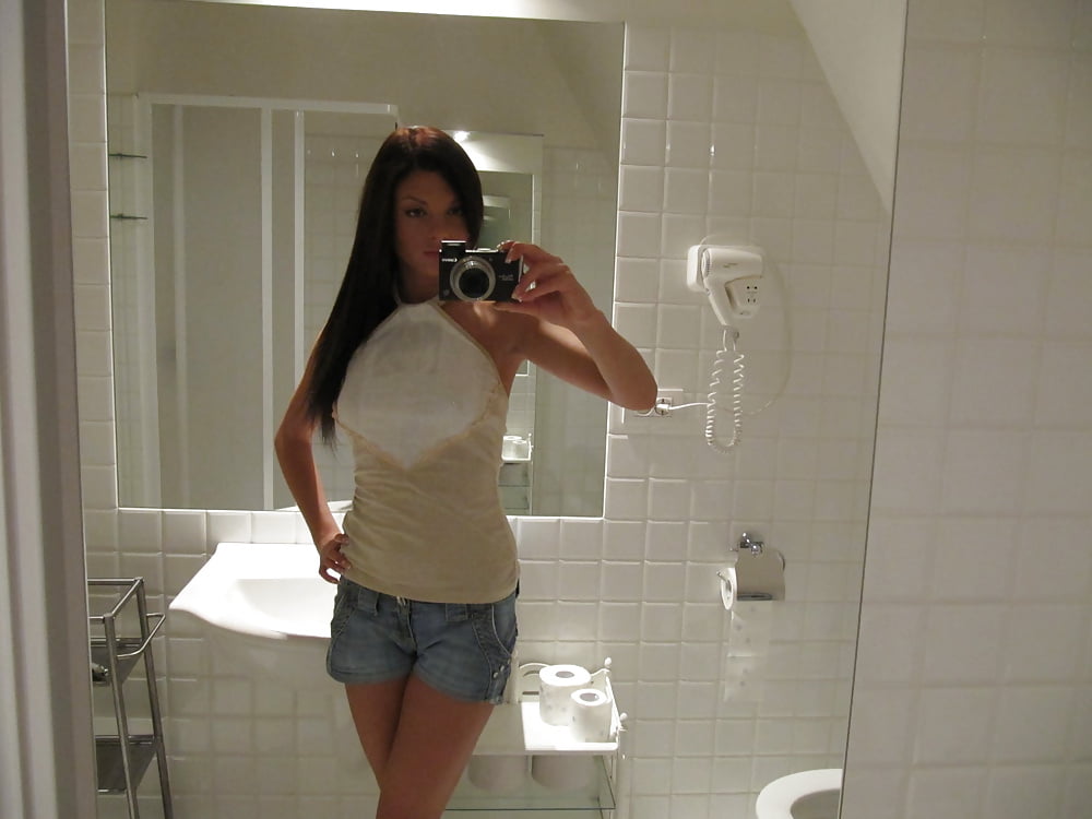 Teen Slut Carina Selfies pict gal