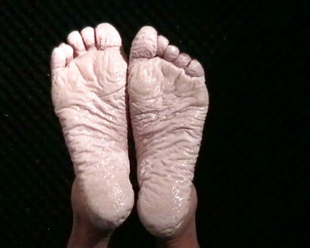 Bianca's wet feet 2011 part 1
