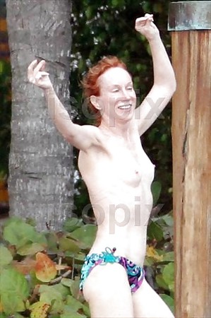 Kathy Griffin Upskirt Pussy - Kathy Griffin Topless and Upskirt - 5 Pics - xHamster.com