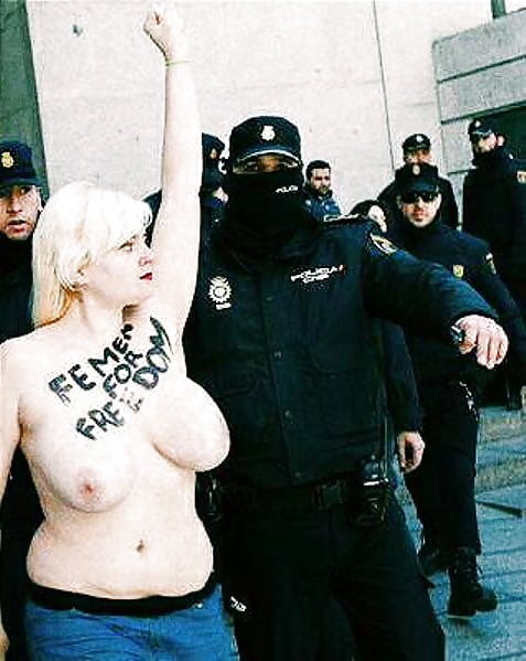 Femen big-titted fight (La lucha tetuda de Femen) pict gal