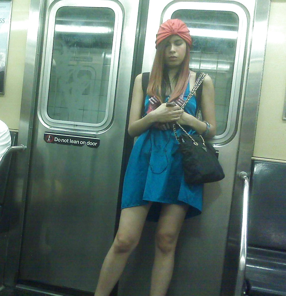 New York Subway Girls 171 pict gal