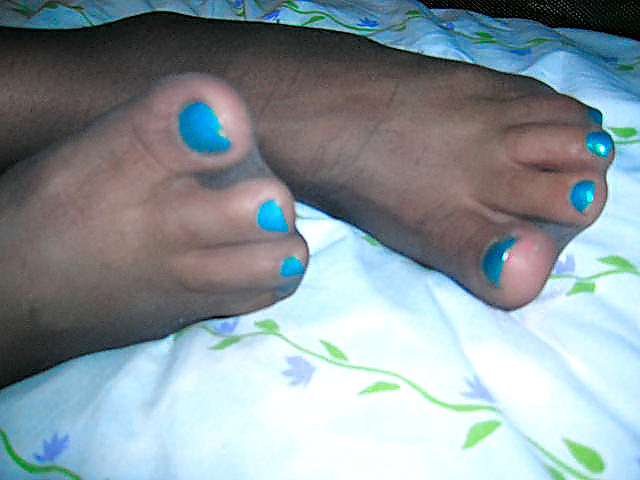 Dee's Sexy feet in Pantyhose for you Foot Lovers pict gal