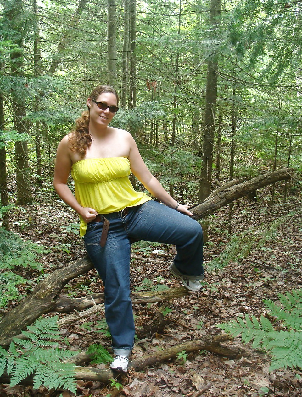 Chubby Milf in the forest pict gal