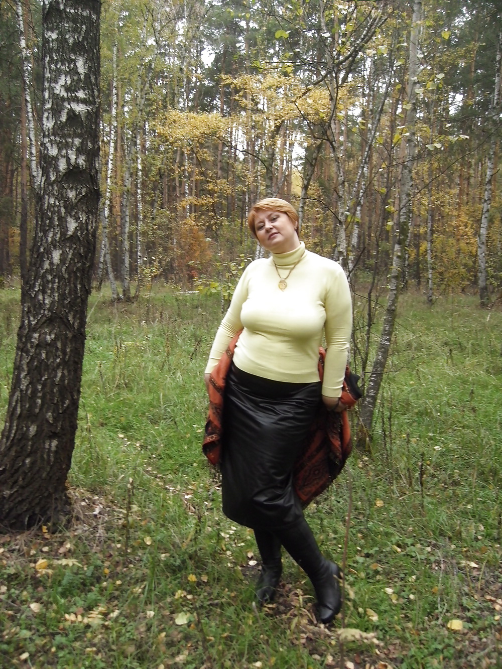 Anna exposed in the forest pict gal